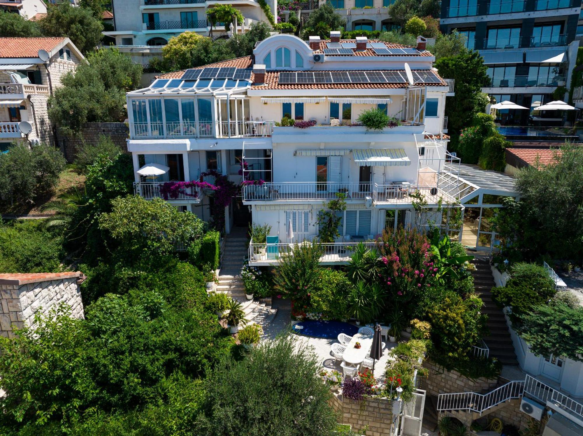 Sun Rose Apartments Sveti Stefan Exteriör bild