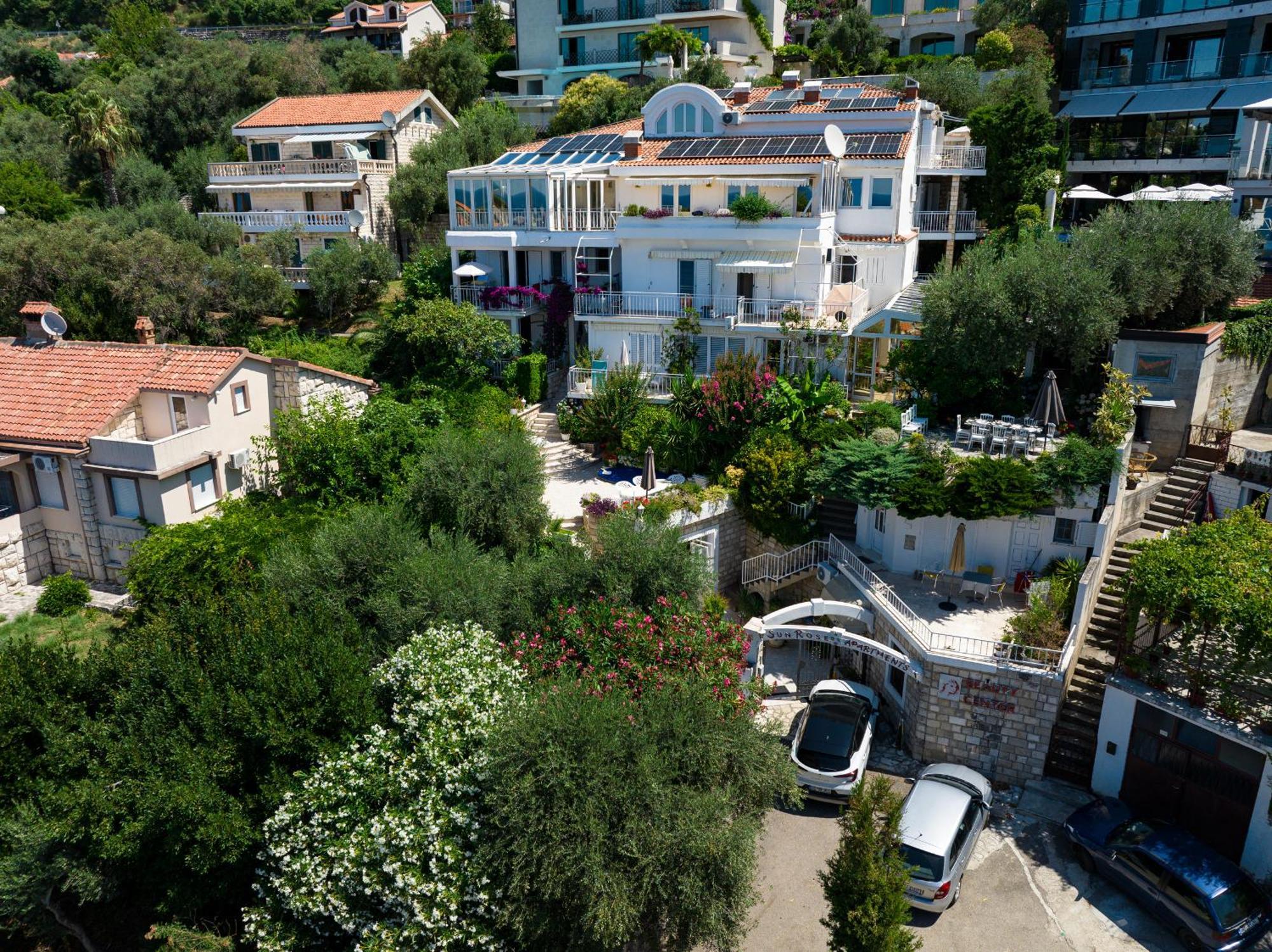 Sun Rose Apartments Sveti Stefan Exteriör bild
