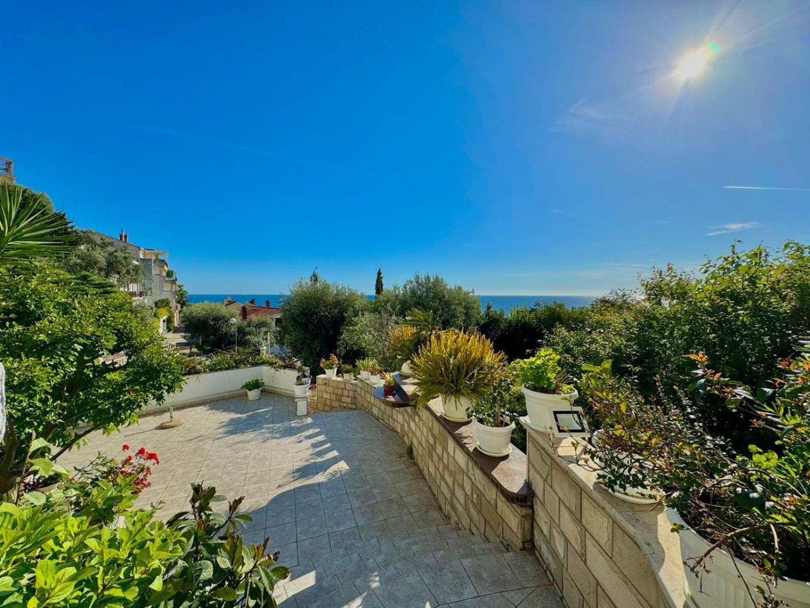 Sun Rose Apartments Sveti Stefan Exteriör bild