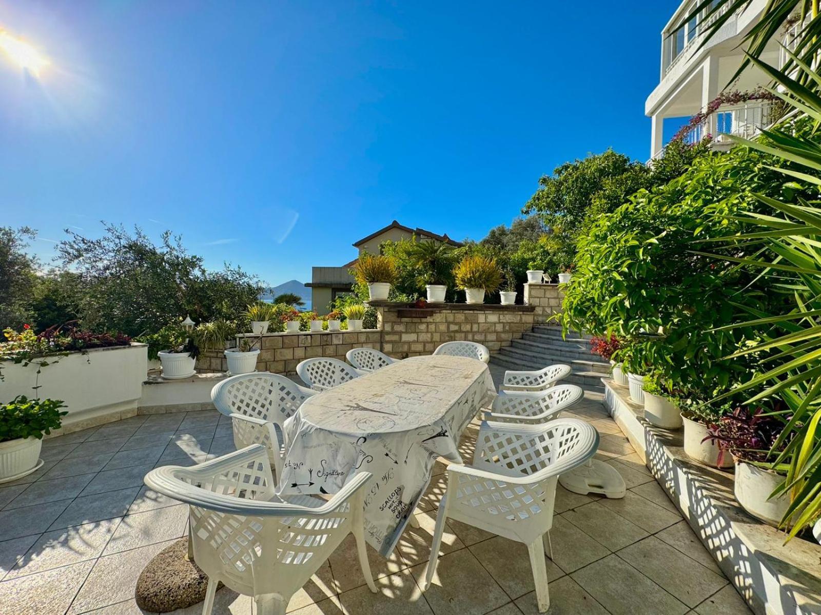 Sun Rose Apartments Sveti Stefan Exteriör bild