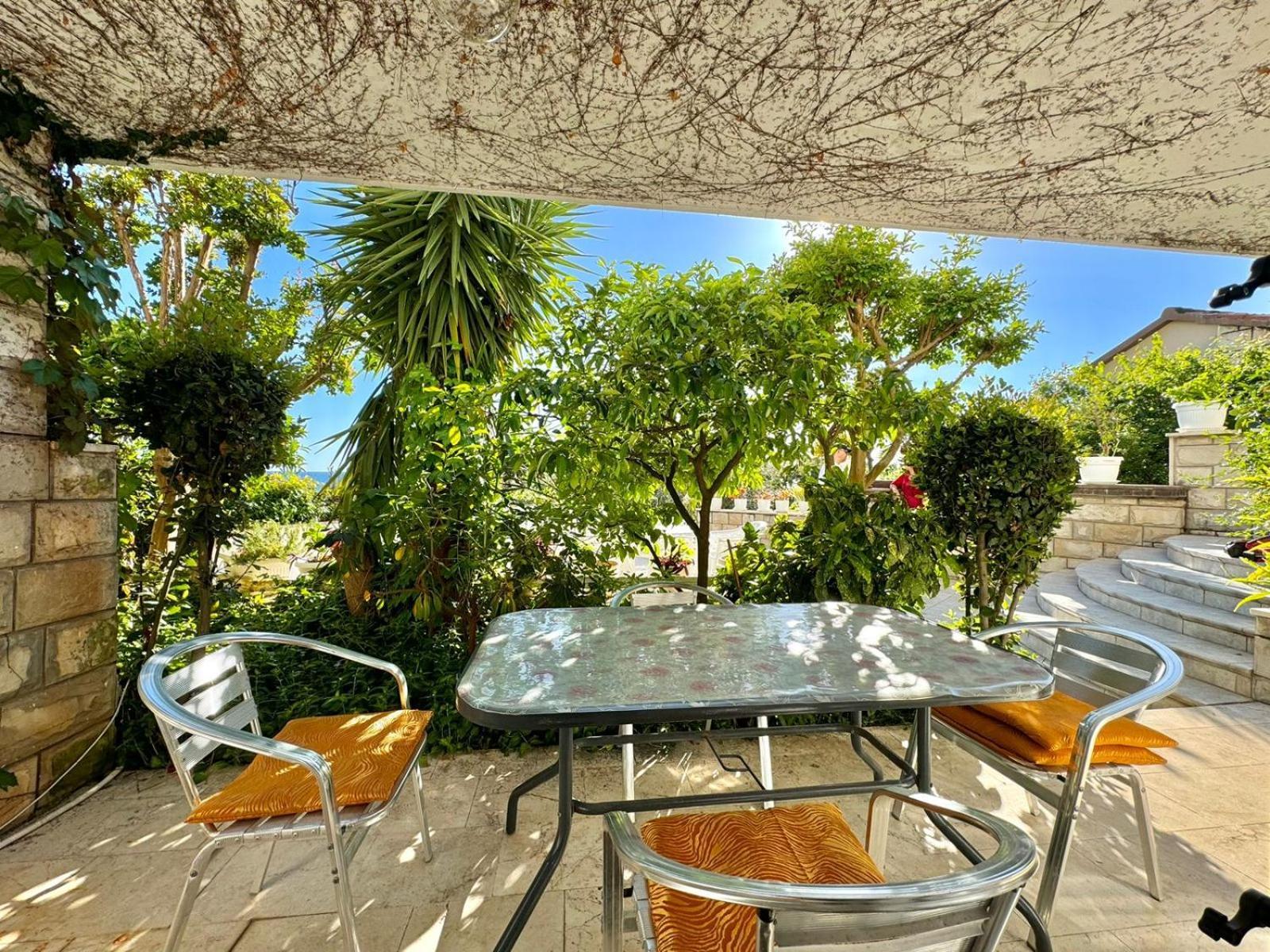 Sun Rose Apartments Sveti Stefan Exteriör bild