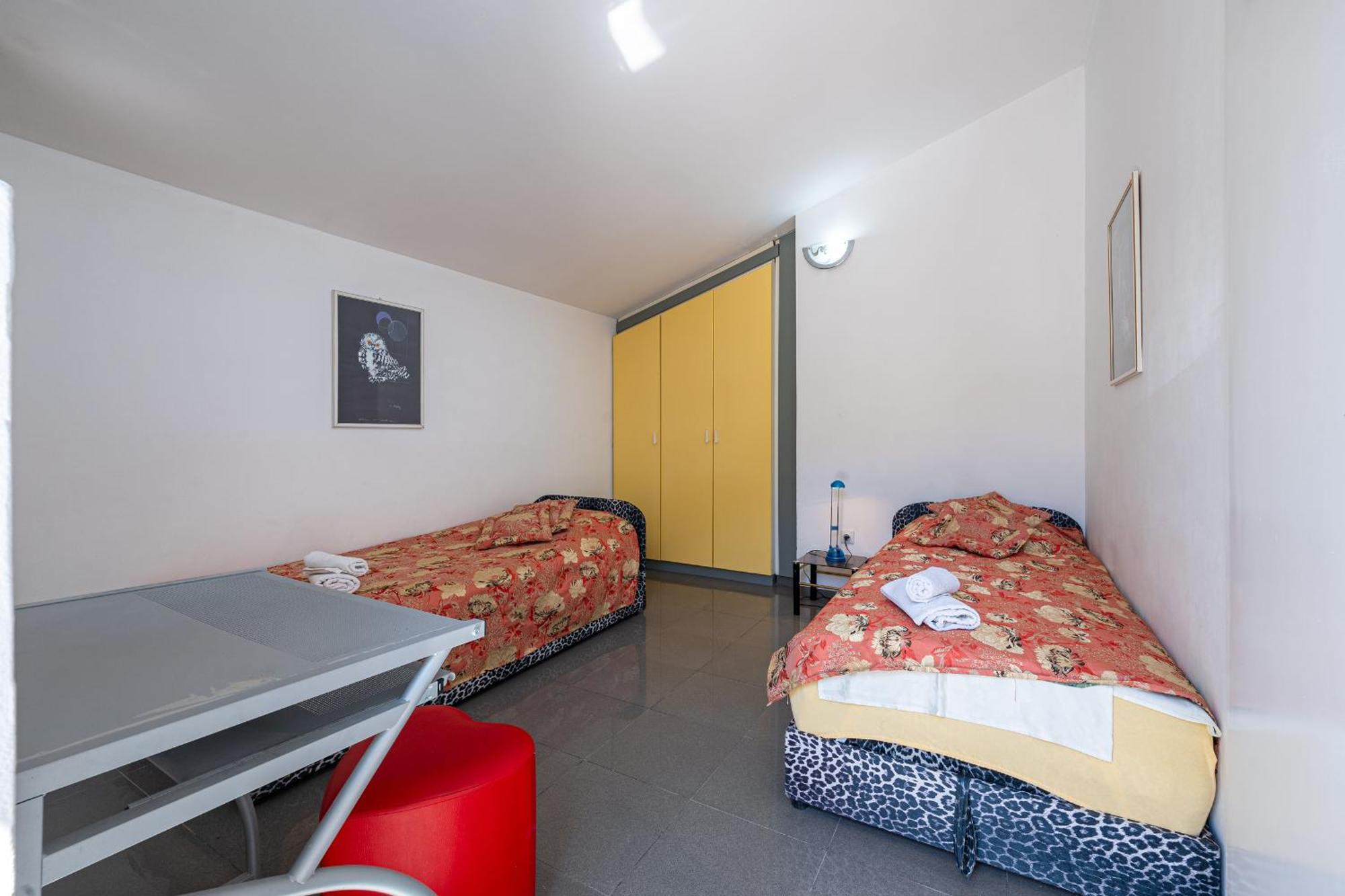 Sun Rose Apartments Sveti Stefan Rum bild