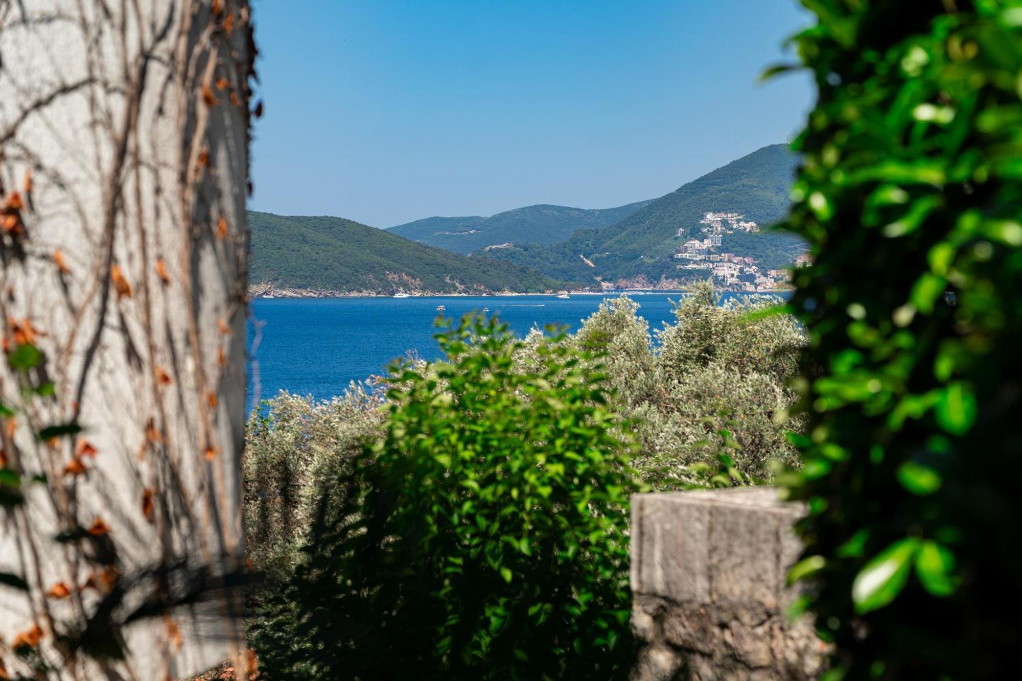 Sun Rose Apartments Sveti Stefan Rum bild