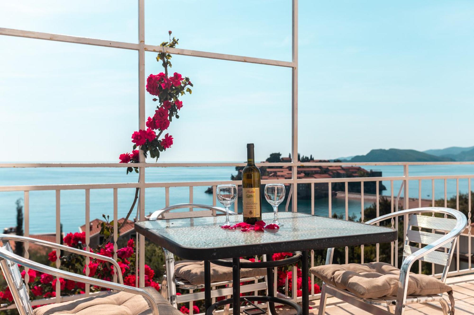 Sun Rose Apartments Sveti Stefan Rum bild