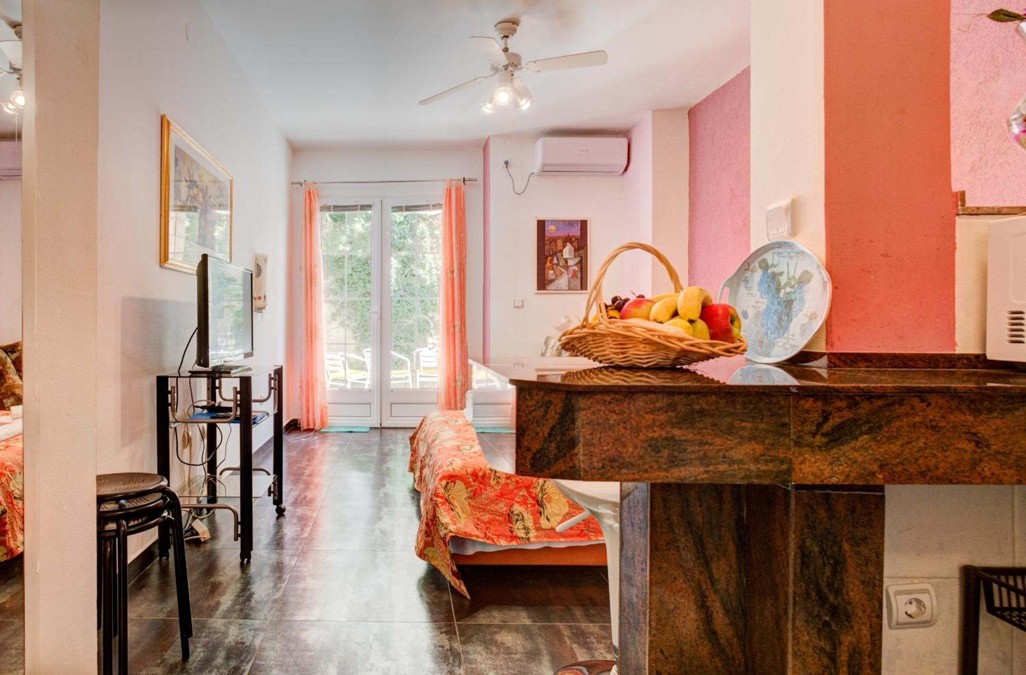 Sun Rose Apartments Sveti Stefan Rum bild